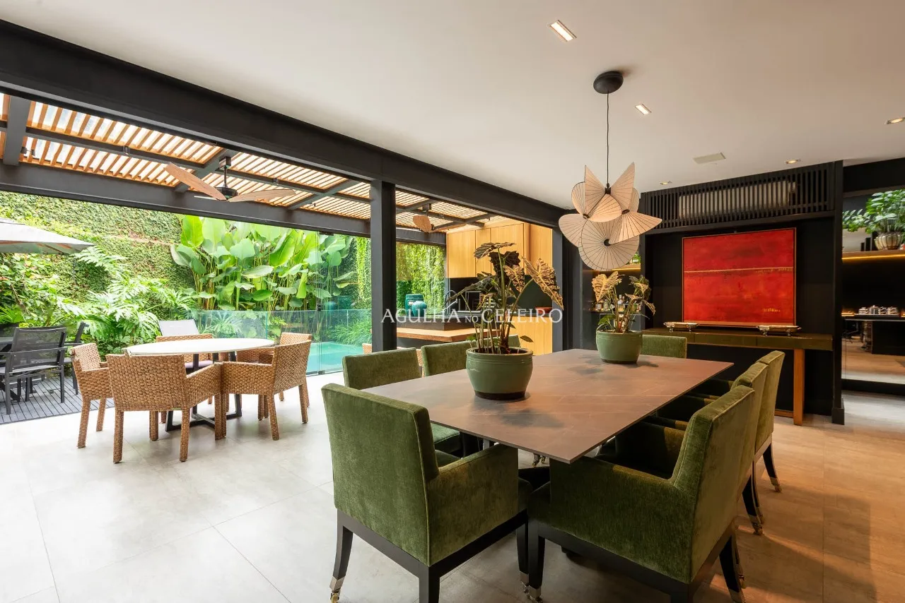 Casa contemporânea ao lado do Clube Paineiras com arquitetura autoral, lazer completo e segurança – 21433