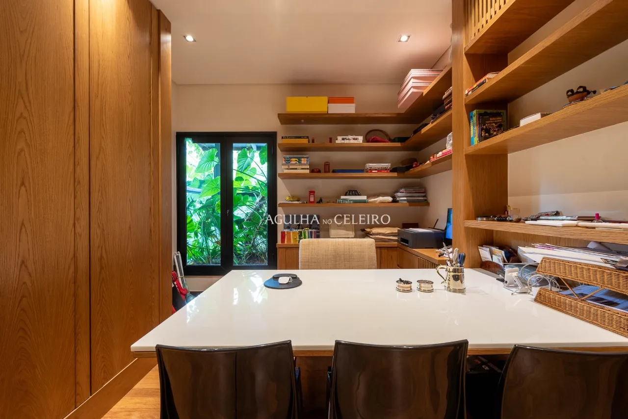 Casa contemporânea ao lado do Clube Paineiras com arquitetura autoral, lazer completo e segurança – 21433