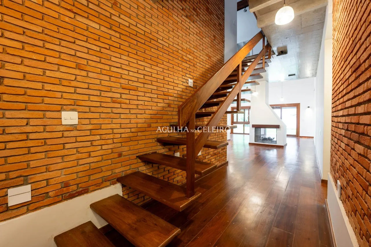 Casa reformada em rua fechada em Alto de Pinheiros – 21453