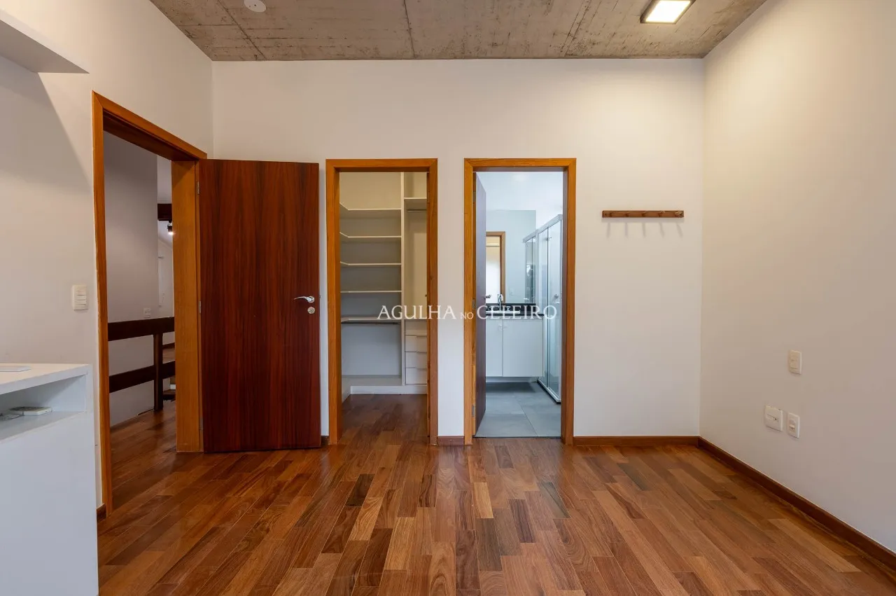 Casa reformada em rua fechada em Alto de Pinheiros – 21453