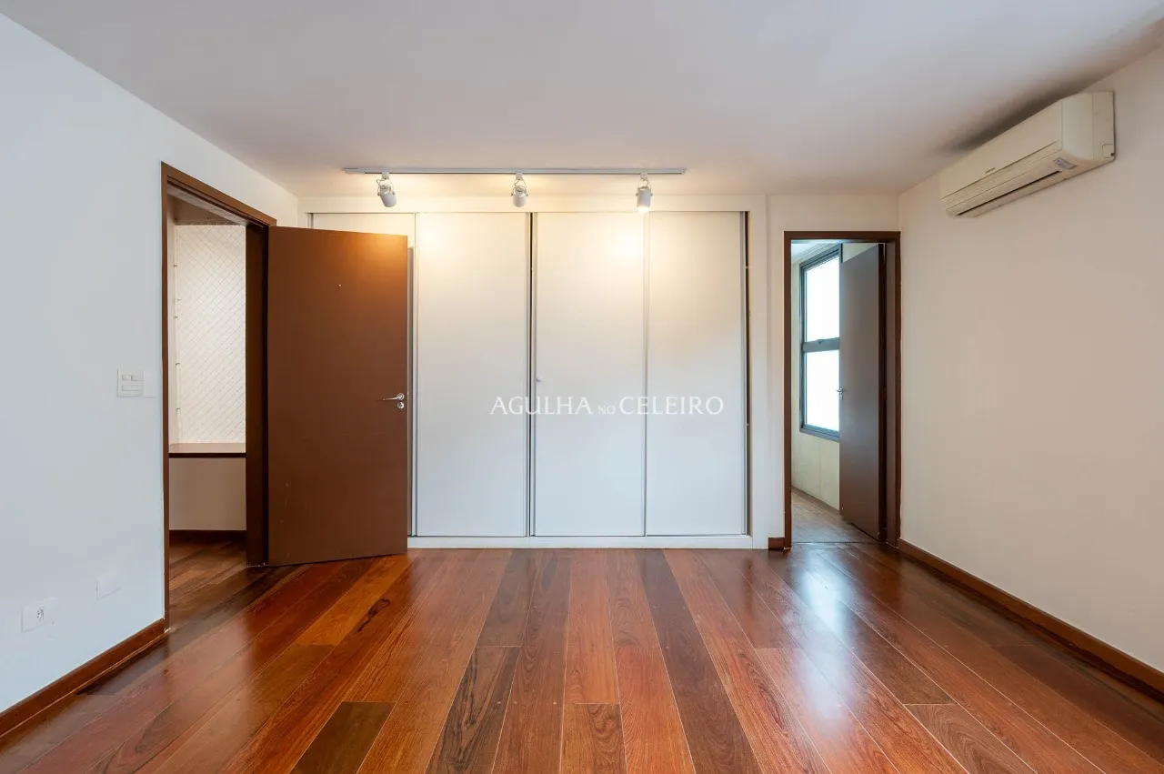 Casa reformada em rua fechada em Alto de Pinheiros – 21453