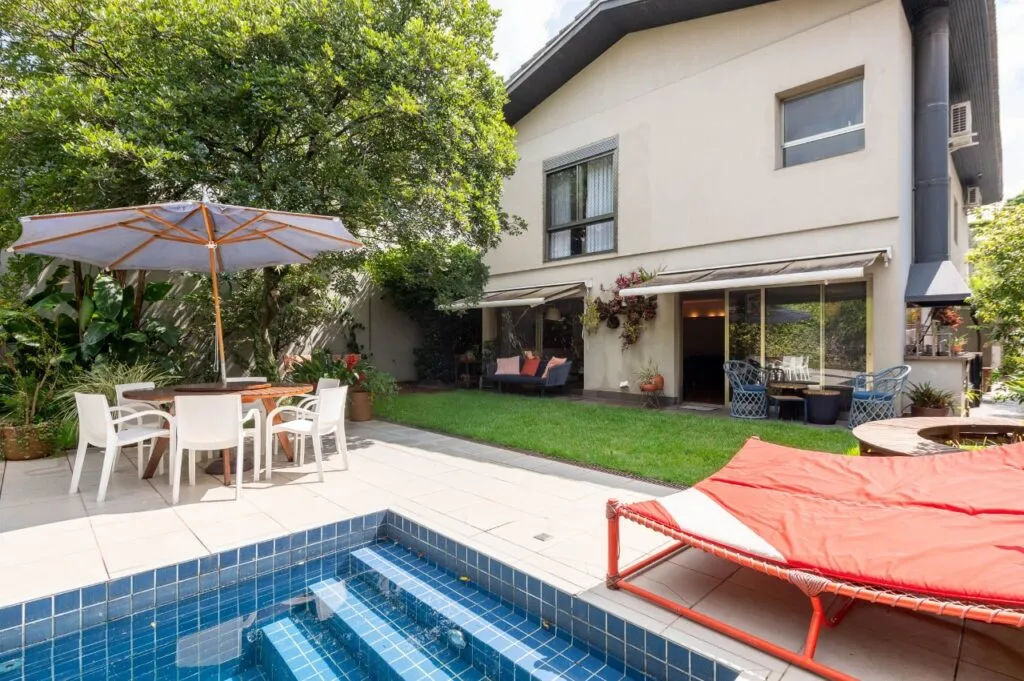 Excelente Oportunidade no Alto de Pinheiros: Casa com Piscina, Sauna e 4 Suítes. – 21457