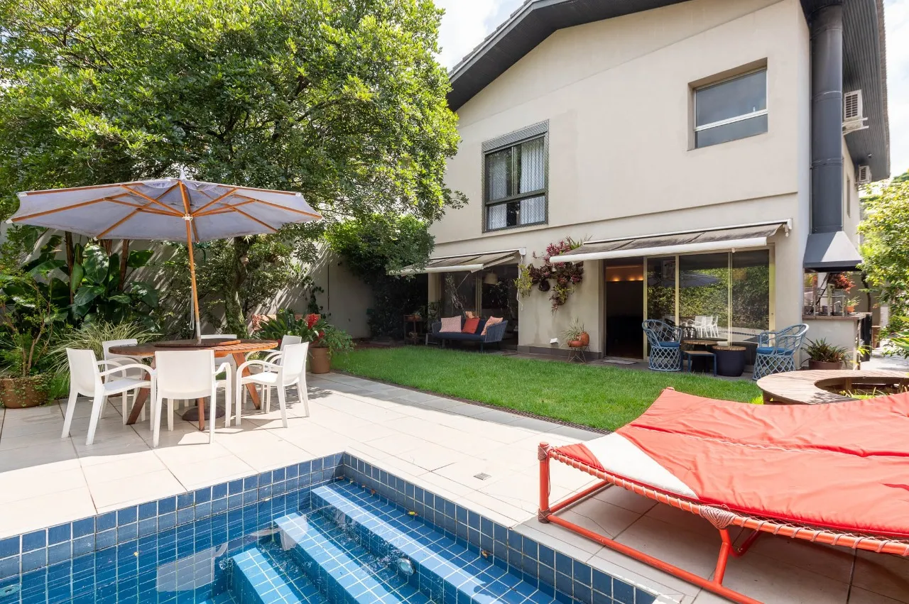 Excelente Oportunidade no Alto de Pinheiros: Casa com Piscina, Sauna e 4 Suítes. – 21457