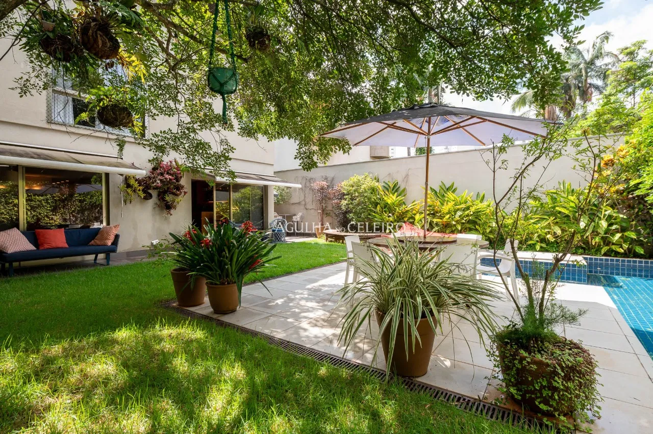 Excelente Oportunidade no Alto de Pinheiros: Casa com Piscina, Sauna e 4 Suítes. – 21457