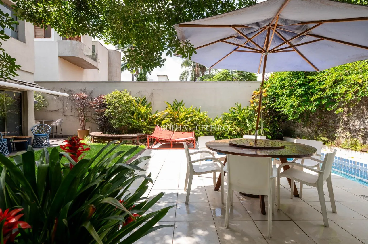 Excelente Oportunidade no Alto de Pinheiros: Casa com Piscina, Sauna e 4 Suítes. – 21457