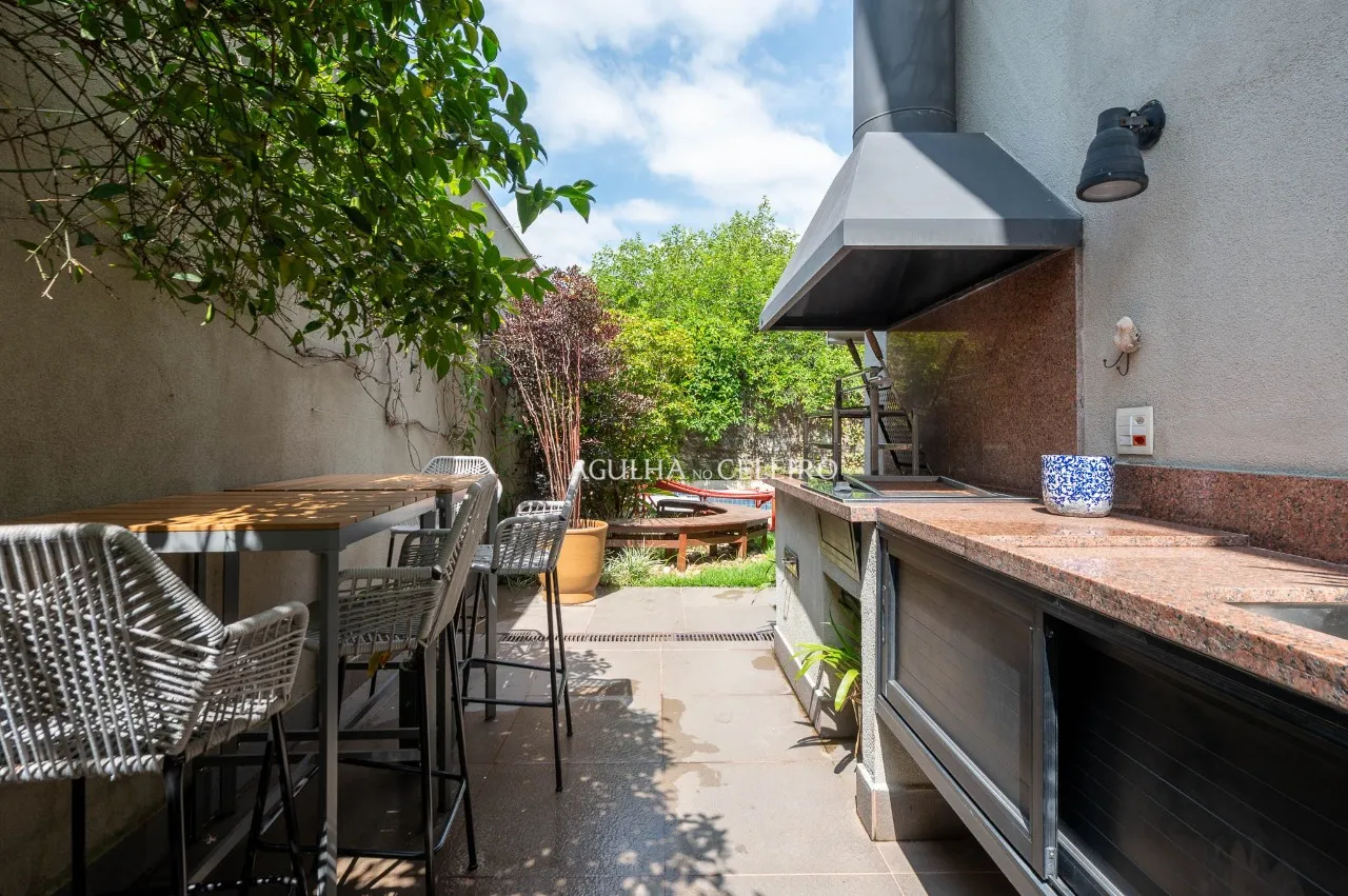 Excelente Oportunidade no Alto de Pinheiros: Casa com Piscina, Sauna e 4 Suítes. – 21457