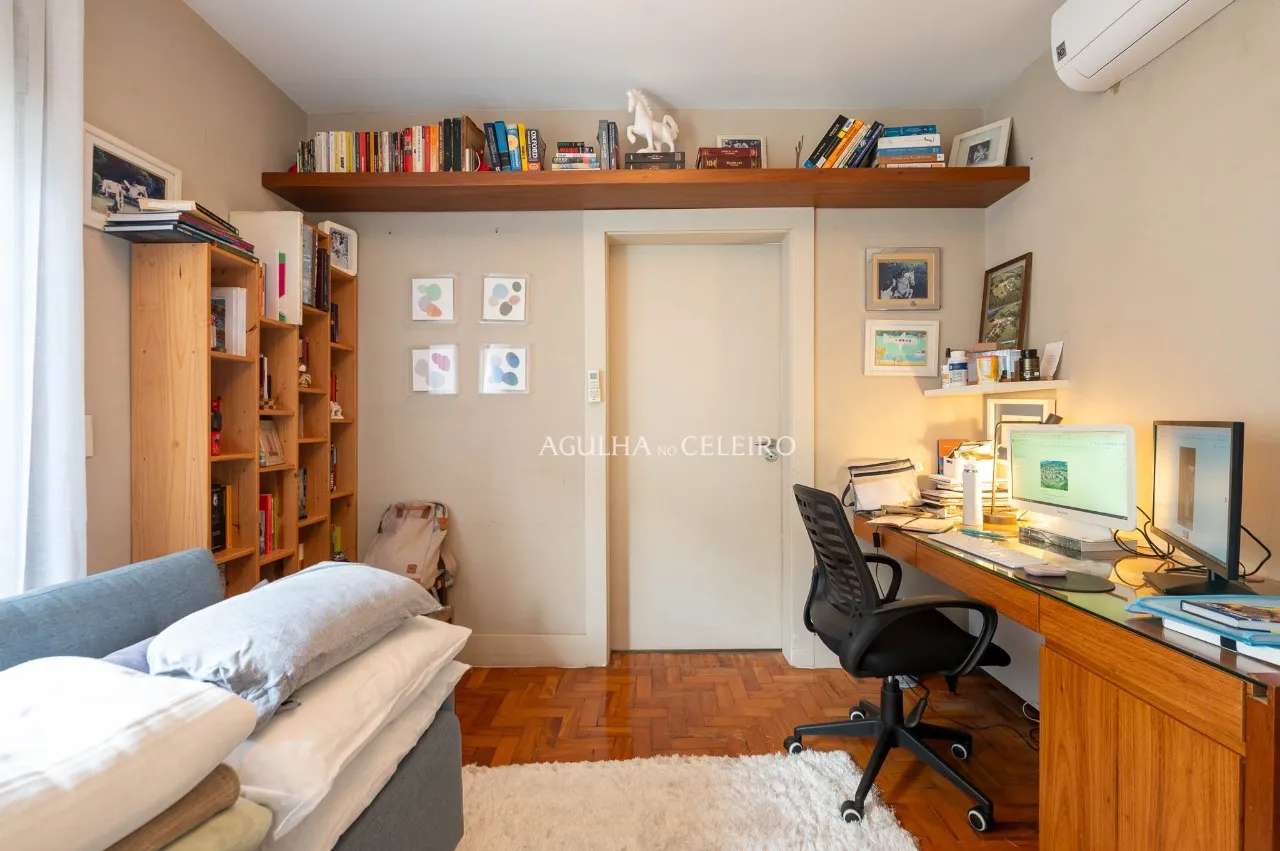 Excelente Oportunidade no Alto de Pinheiros: Casa com Piscina, Sauna e 4 Suítes. – 21457