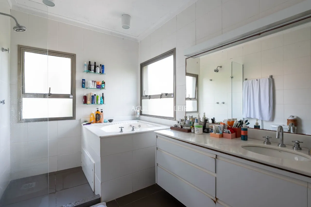 Excelente Oportunidade no Alto de Pinheiros: Casa com Piscina, Sauna e 4 Suítes. – 21457