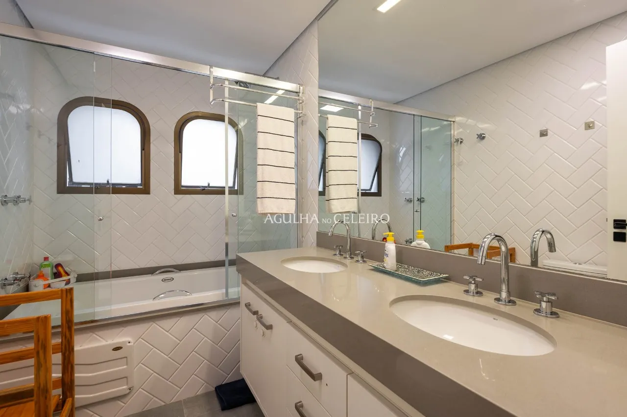 Apartamento Totalmente Reformado em Moema. – 21483
