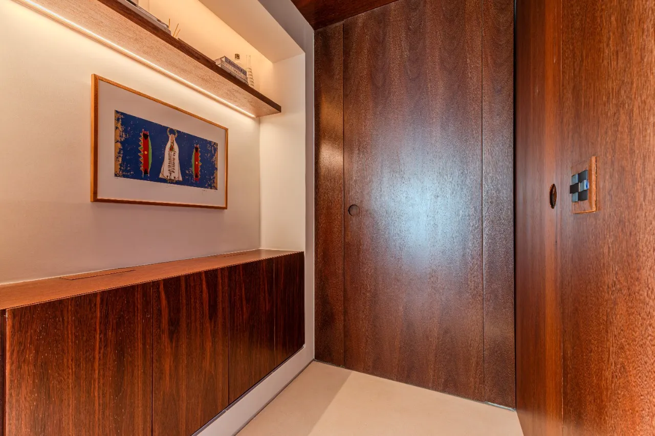 Apartamento contemporâneo assinado por Arthur Casas no Itaim. – 21536