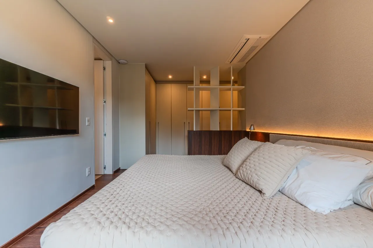 Apartamento contemporâneo assinado por Arthur Casas no Itaim. – 21536