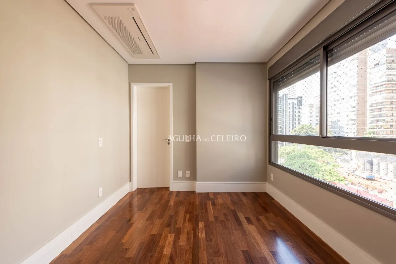 Arquitetura contemporânea e localização privilegiada em Moema. – 21558