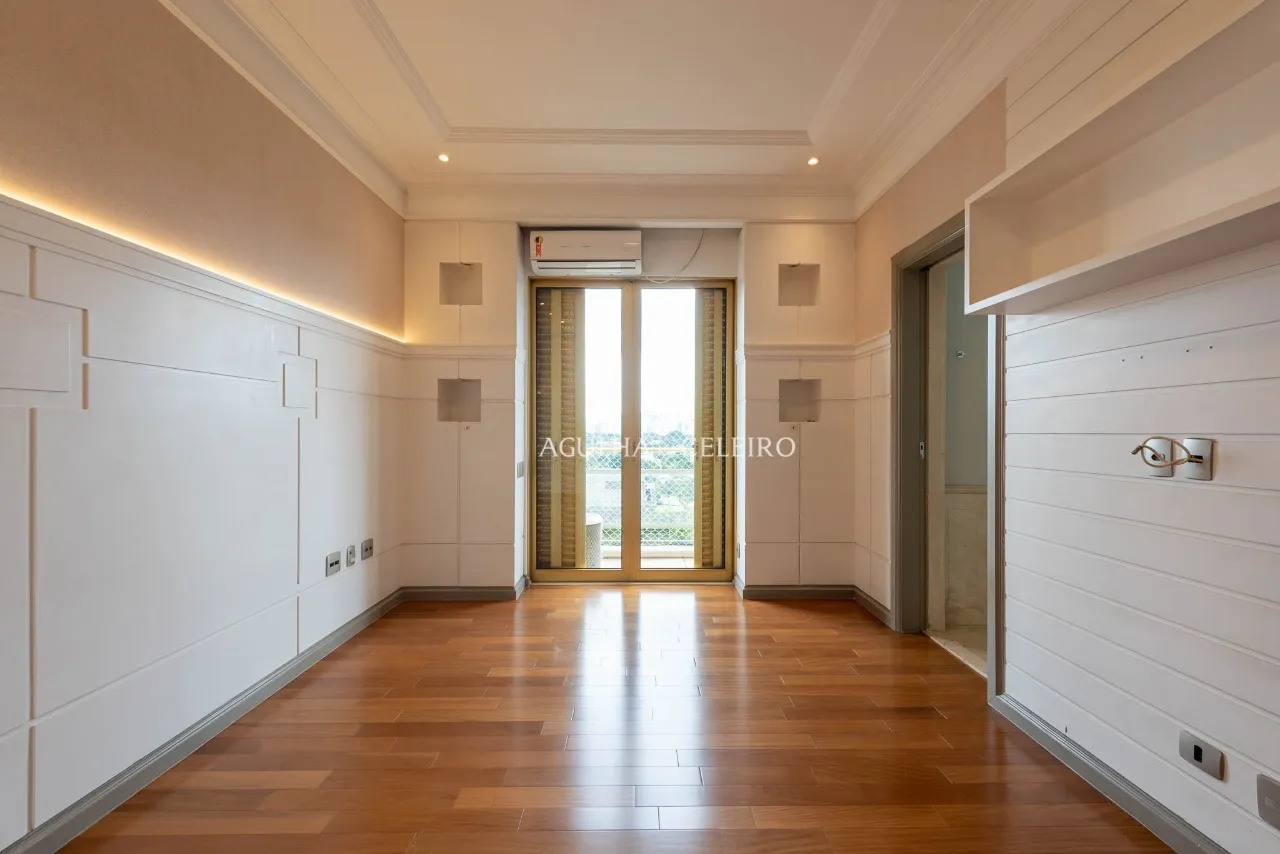 Apartamento impecável e reformado com vista permanente para o Parque. – 21625