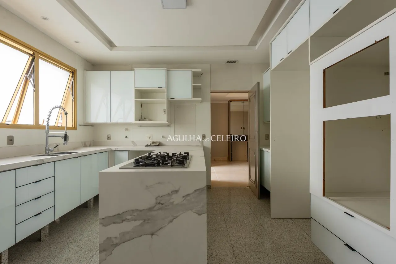 Apartamento impecável e reformado com vista permanente para o Parque. – 21625