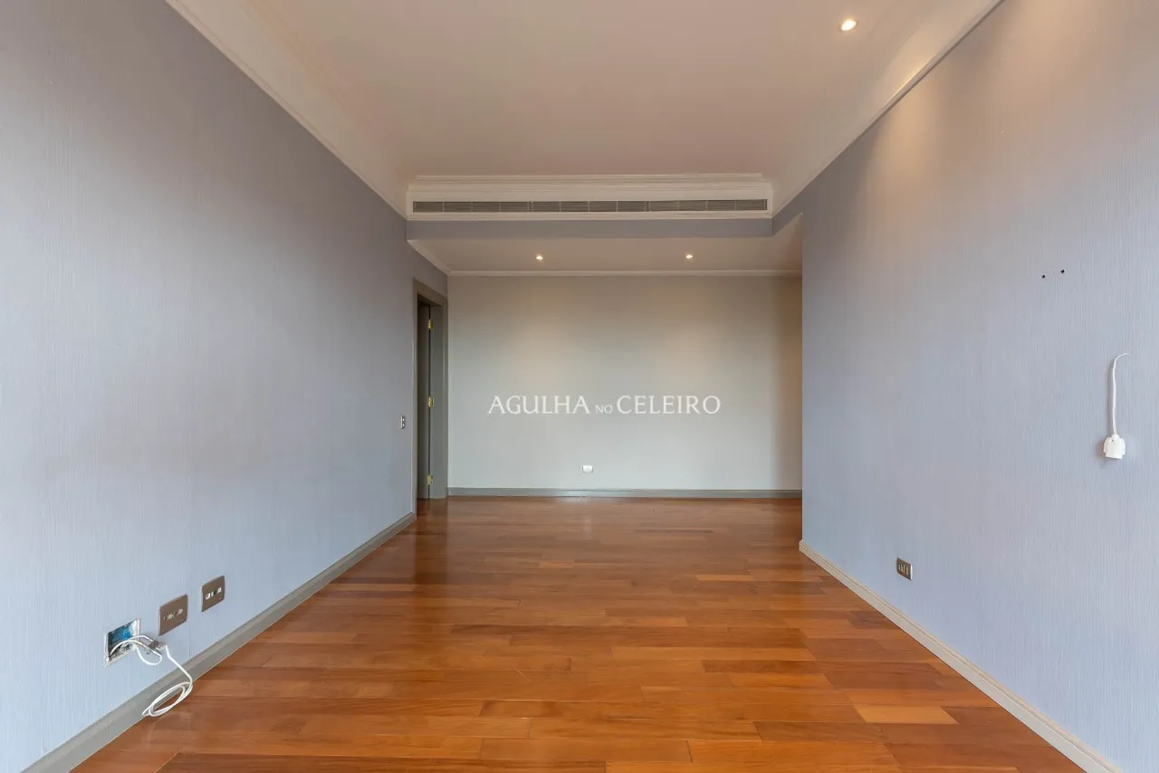 Apartamento impecável e reformado com vista permanente para o Parque. – 21625