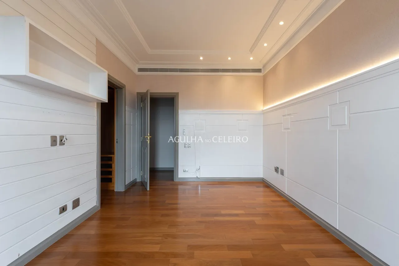 Apartamento impecável e reformado com vista permanente para o Parque. – 21625