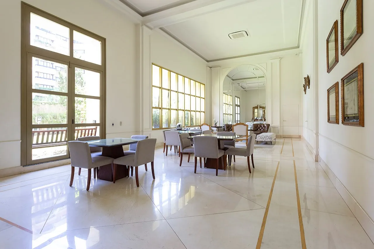 Apartamento impecável e reformado com vista permanente para o Parque. – 21625