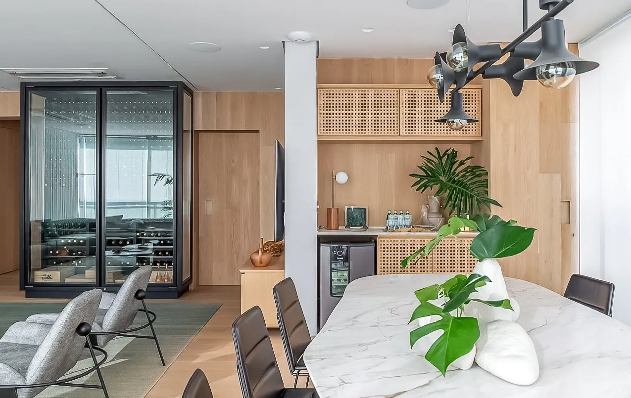 Apartamento com reforma assinada, três suítes, em prédio novinho e com lazer completo, no Itaim Bibi. – 21626