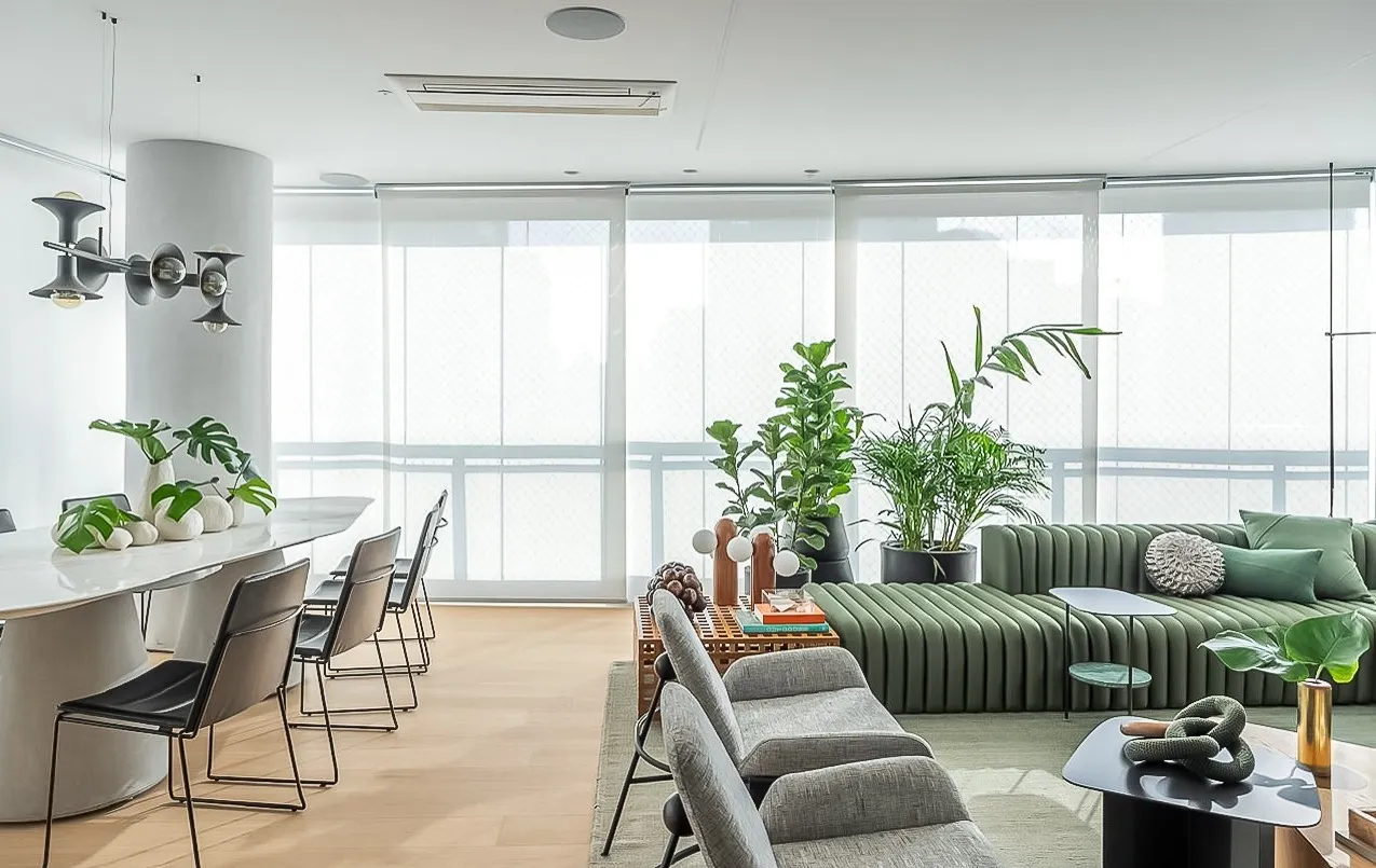 Apartamento com reforma assinada, três suítes, em prédio novinho e com lazer completo, no Itaim Bibi. – 21626