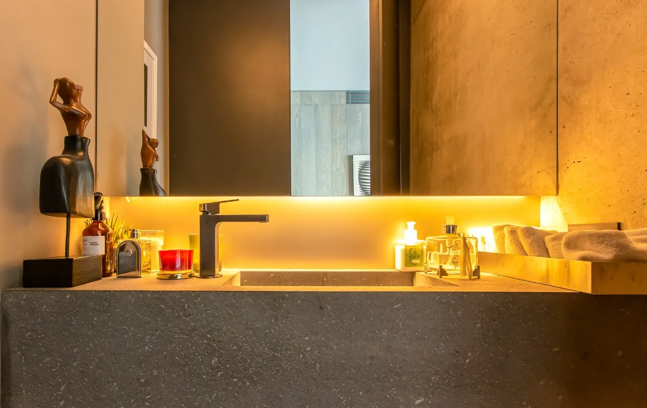 Viva nas alturas com muito conforte e elegância em apartamento mobiliado. – 21627