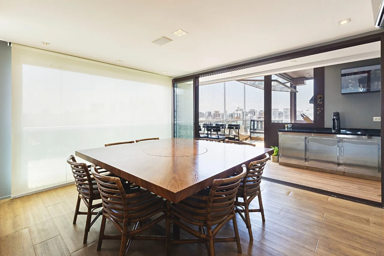 Cobertura Ampla e Envidraçada com Vista Cinematográfica – 21652