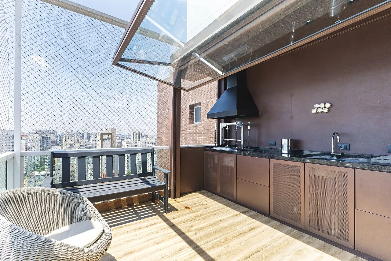 Cobertura Ampla e Envidraçada com Vista Cinematográfica – 21652