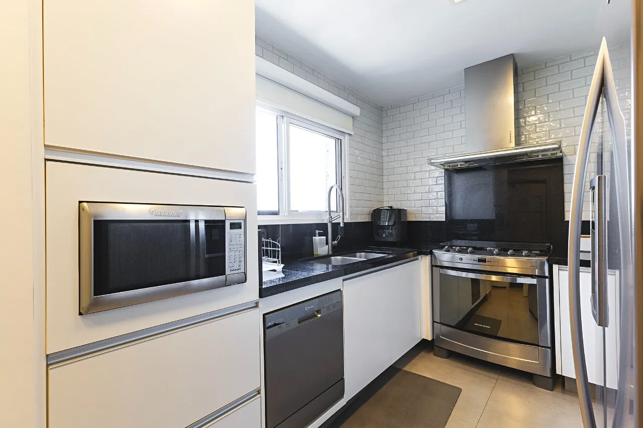 Cobertura Ampla e Envidraçada com Vista Cinematográfica – 21652