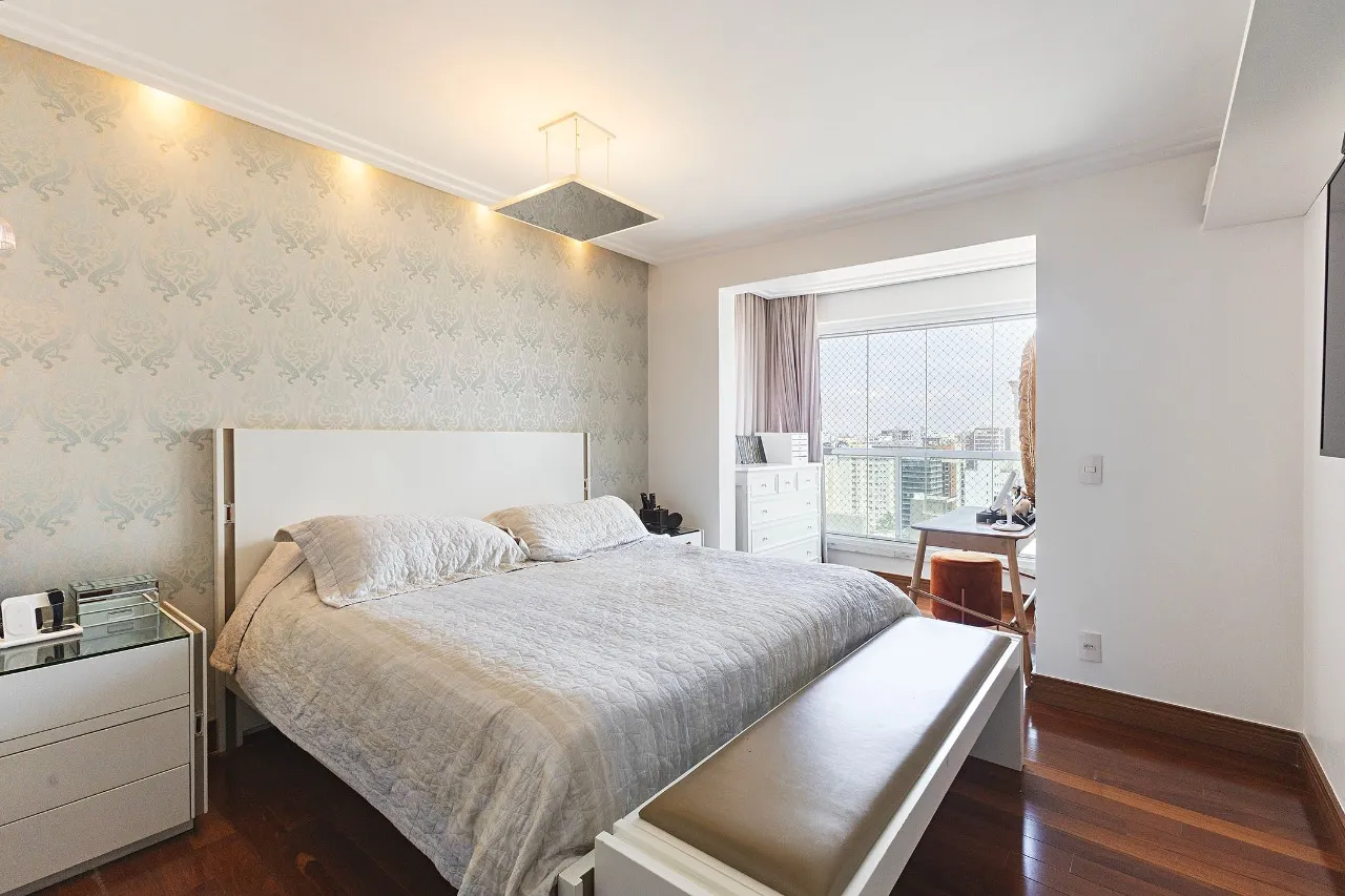 Cobertura Ampla e Envidraçada com Vista Cinematográfica – 21652