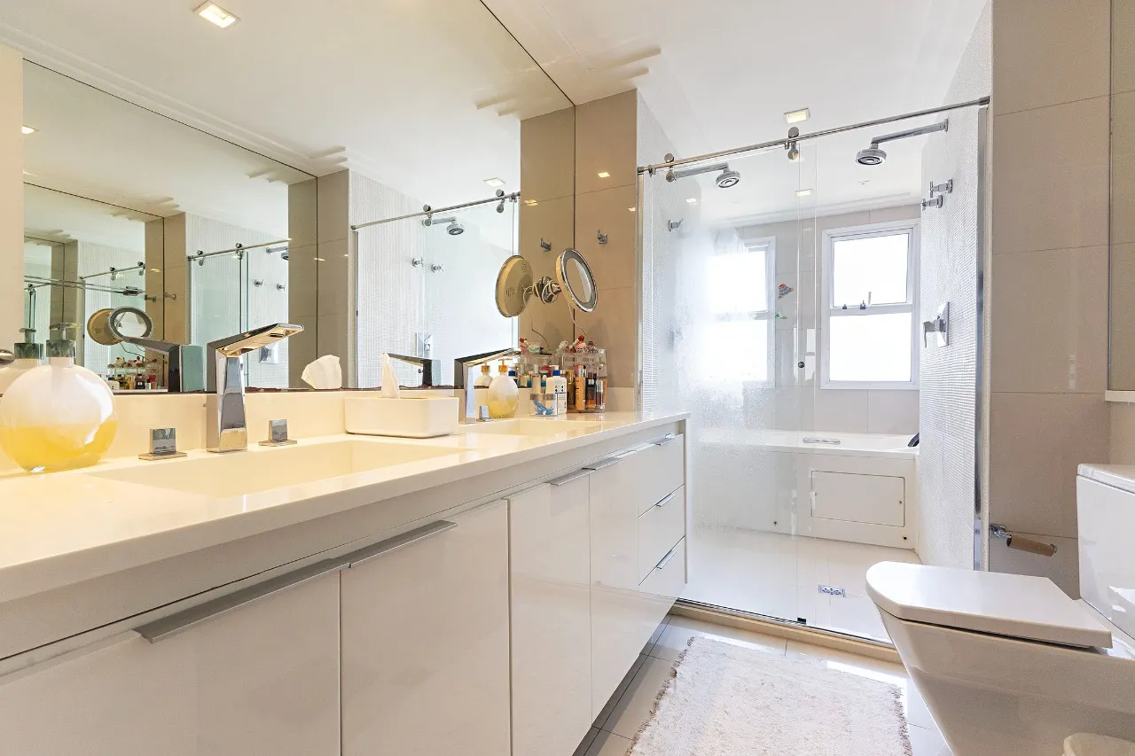 Cobertura Ampla e Envidraçada com Vista Cinematográfica – 21652