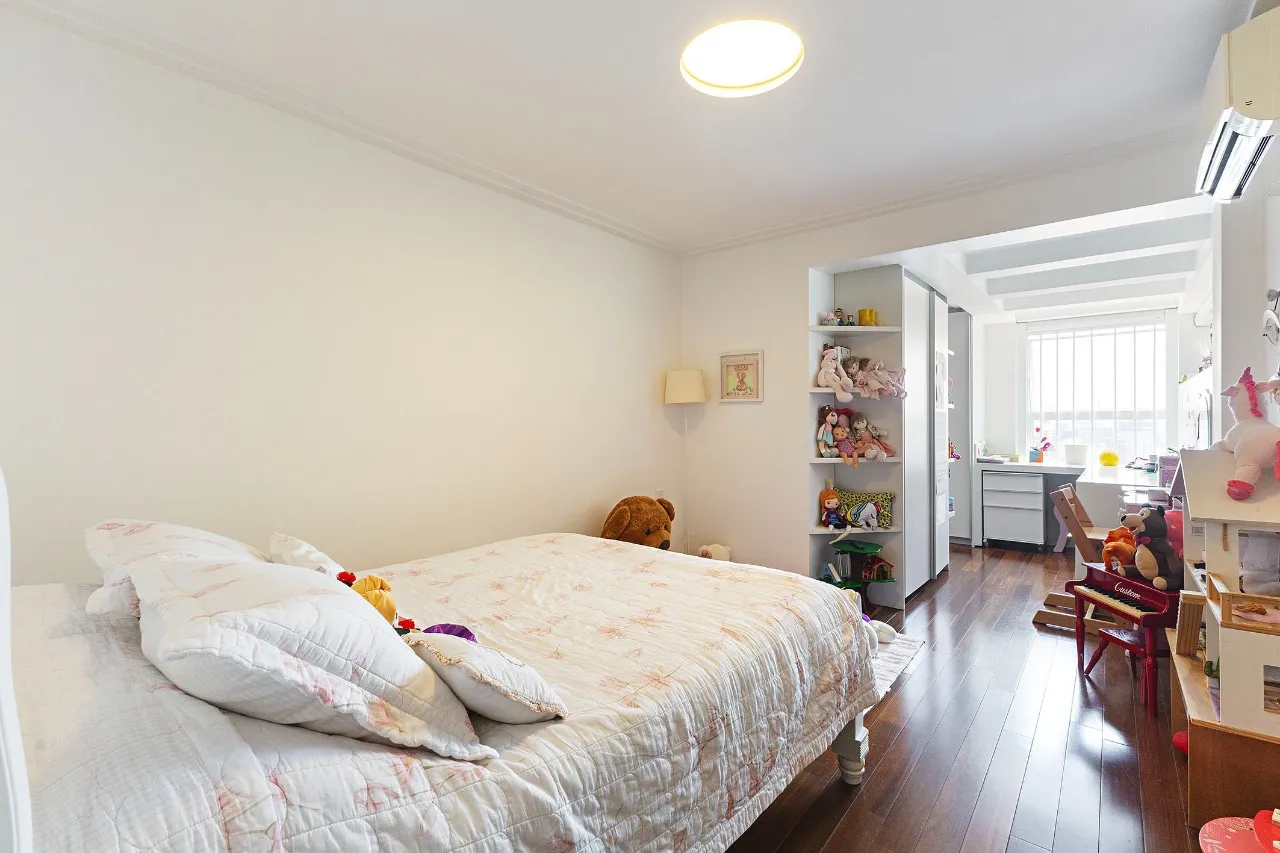 Cobertura Ampla e Envidraçada com Vista Cinematográfica – 21652