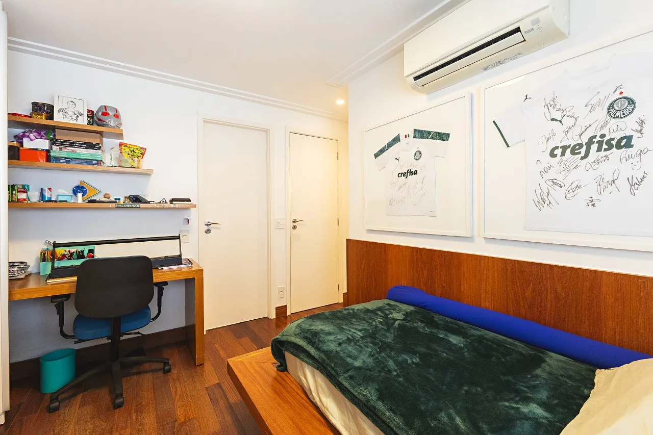 Cobertura Ampla e Envidraçada com Vista Cinematográfica – 21652