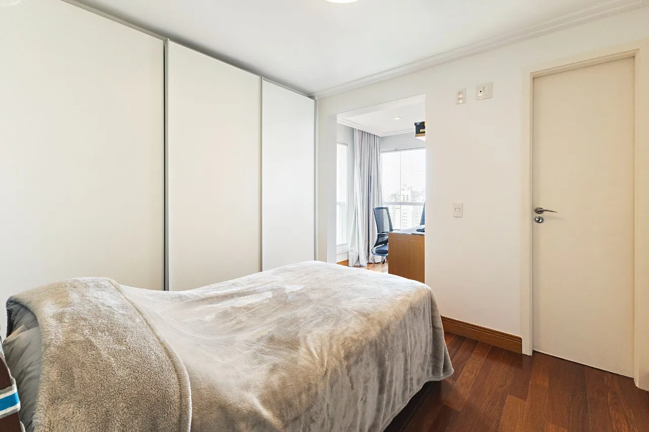 Cobertura Ampla e Envidraçada com Vista Cinematográfica – 21652