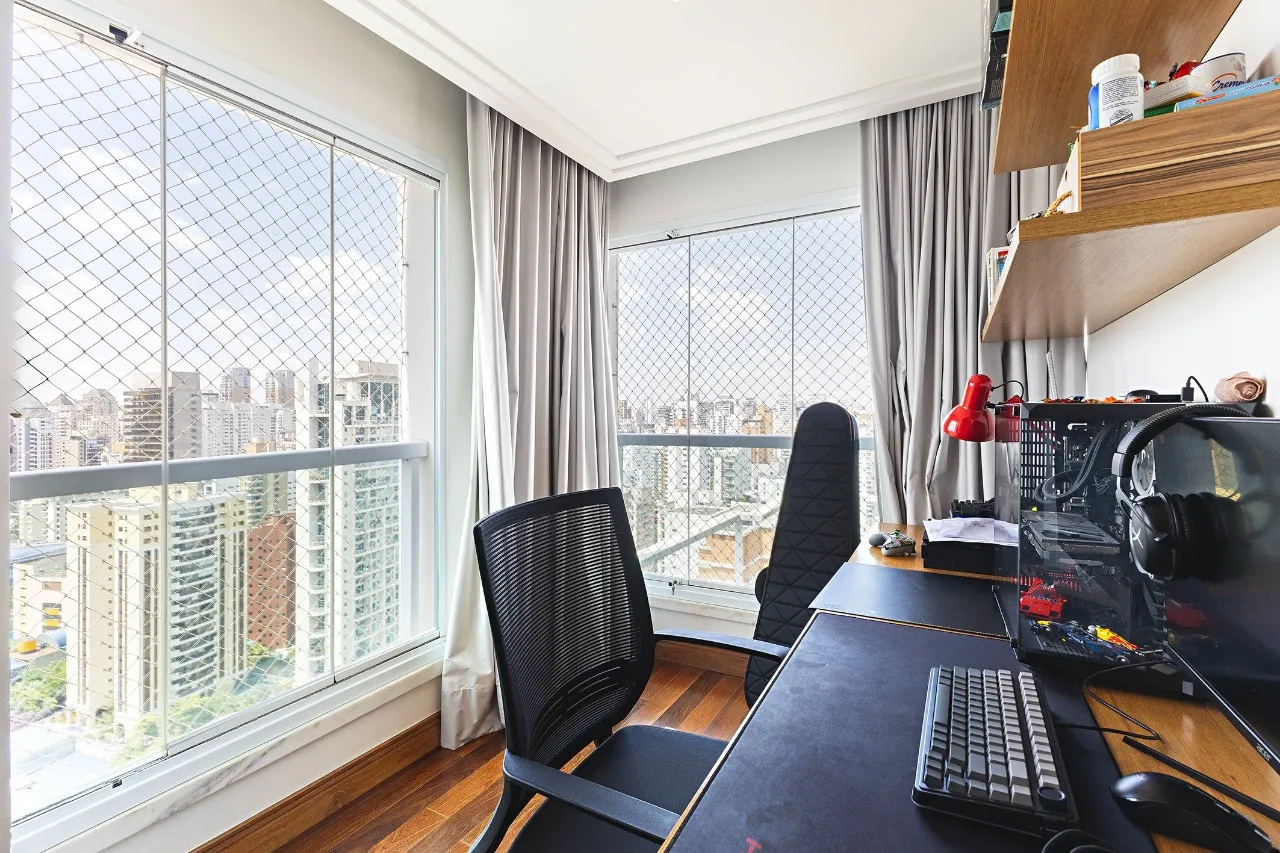 Cobertura Ampla e Envidraçada com Vista Cinematográfica – 21652