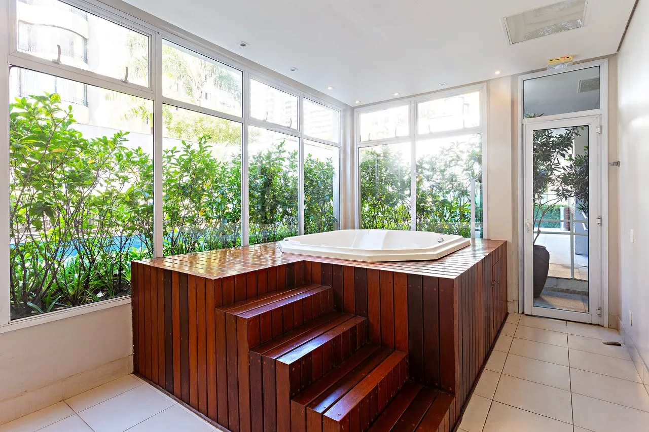 Cobertura Ampla e Envidraçada com Vista Cinematográfica – 21652