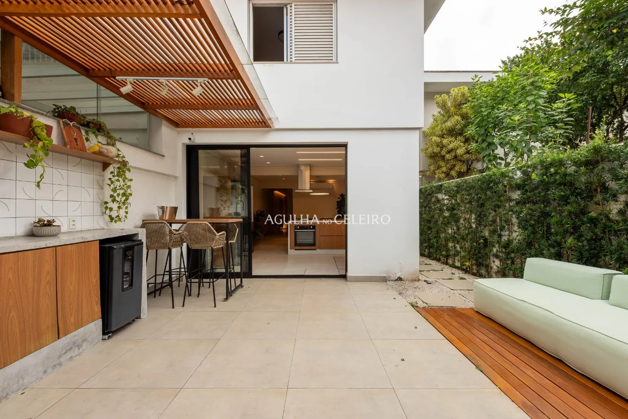 Casa localizada em rua tranquila à venda no Alto de Pinheiros – 9204