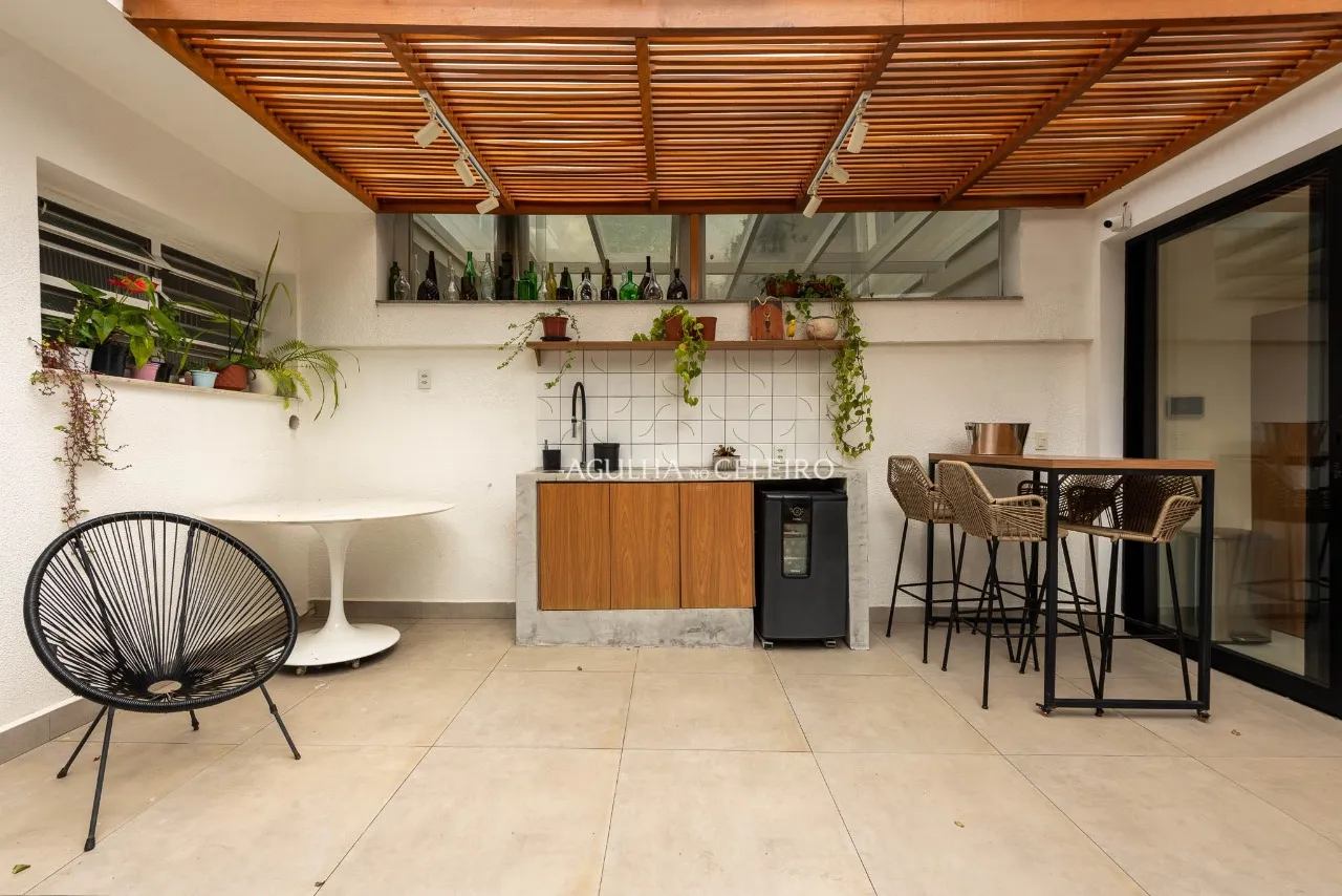 Casa localizada em rua tranquila à venda no Alto de Pinheiros – 9204