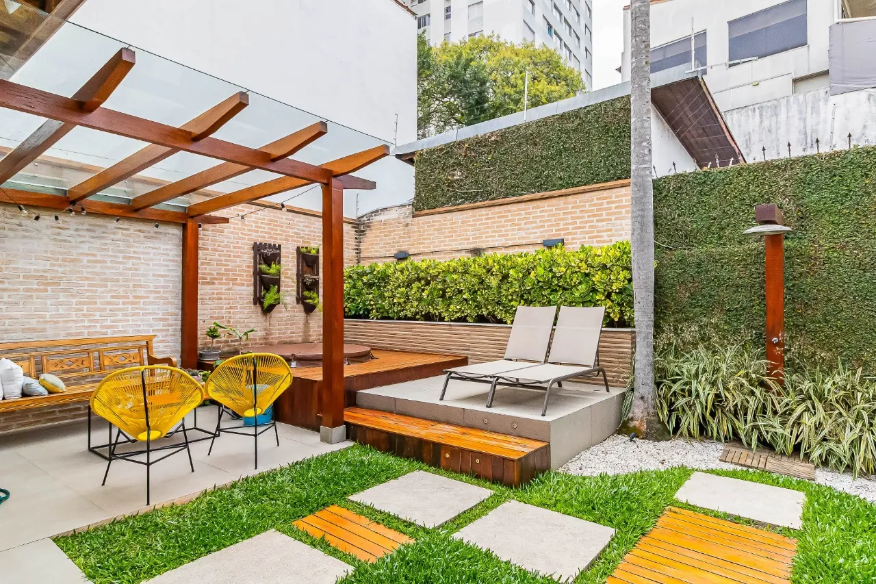 Casa térrea na Moema com ares de casa de campo, com reforma bacana, jardim agradável. – 9638