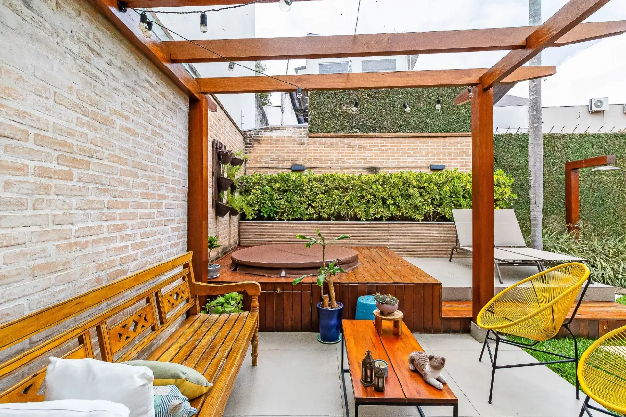 Casa térrea na Moema com ares de casa de campo, com reforma bacana, jardim agradável. – 9638