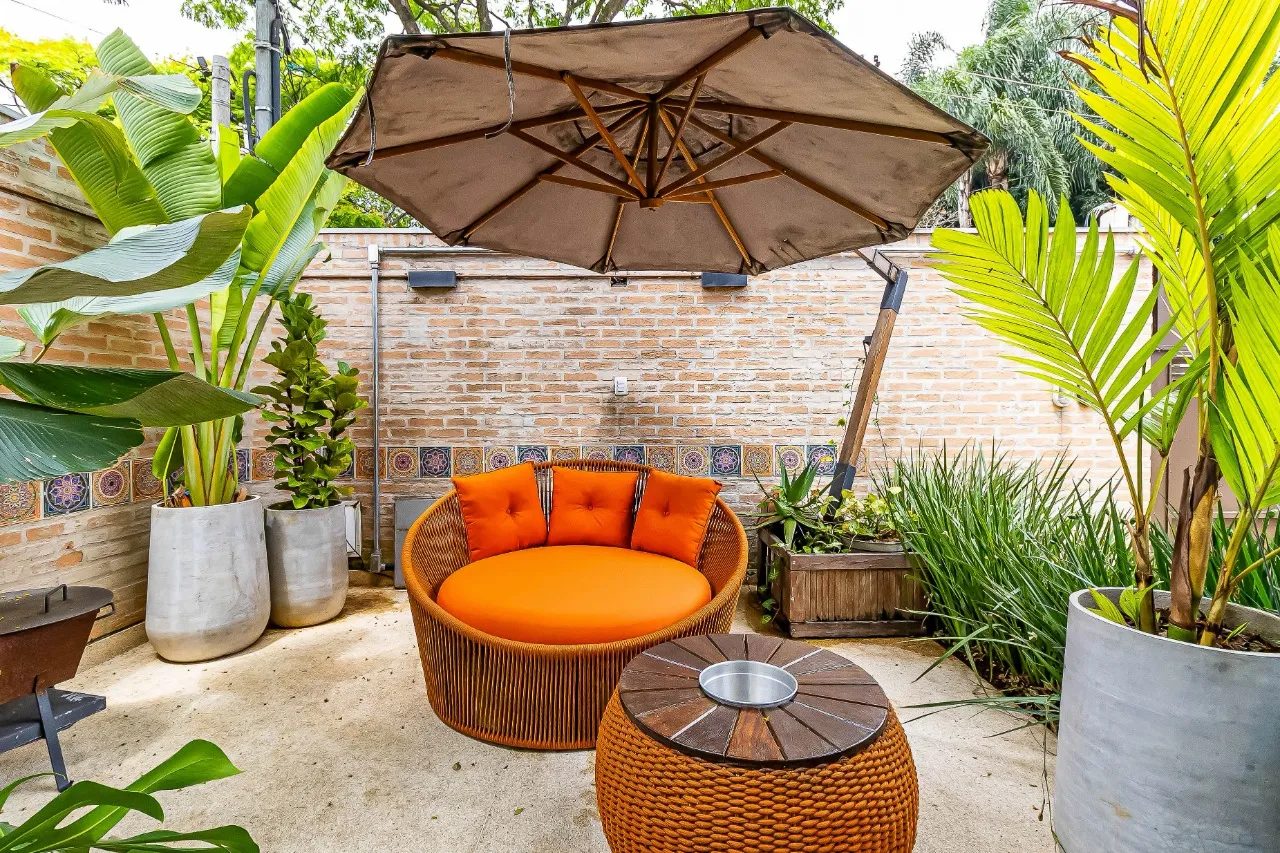 Casa térrea na Moema com ares de casa de campo, com reforma bacana, jardim agradável. – 9638