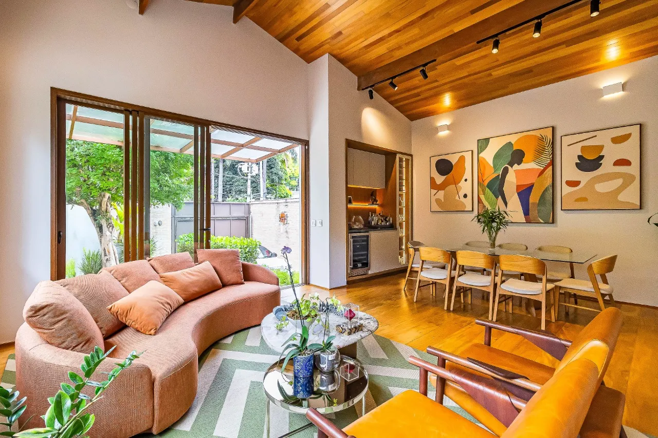 Casa térrea na Moema com ares de casa de campo, com reforma bacana, jardim agradável. – 9638