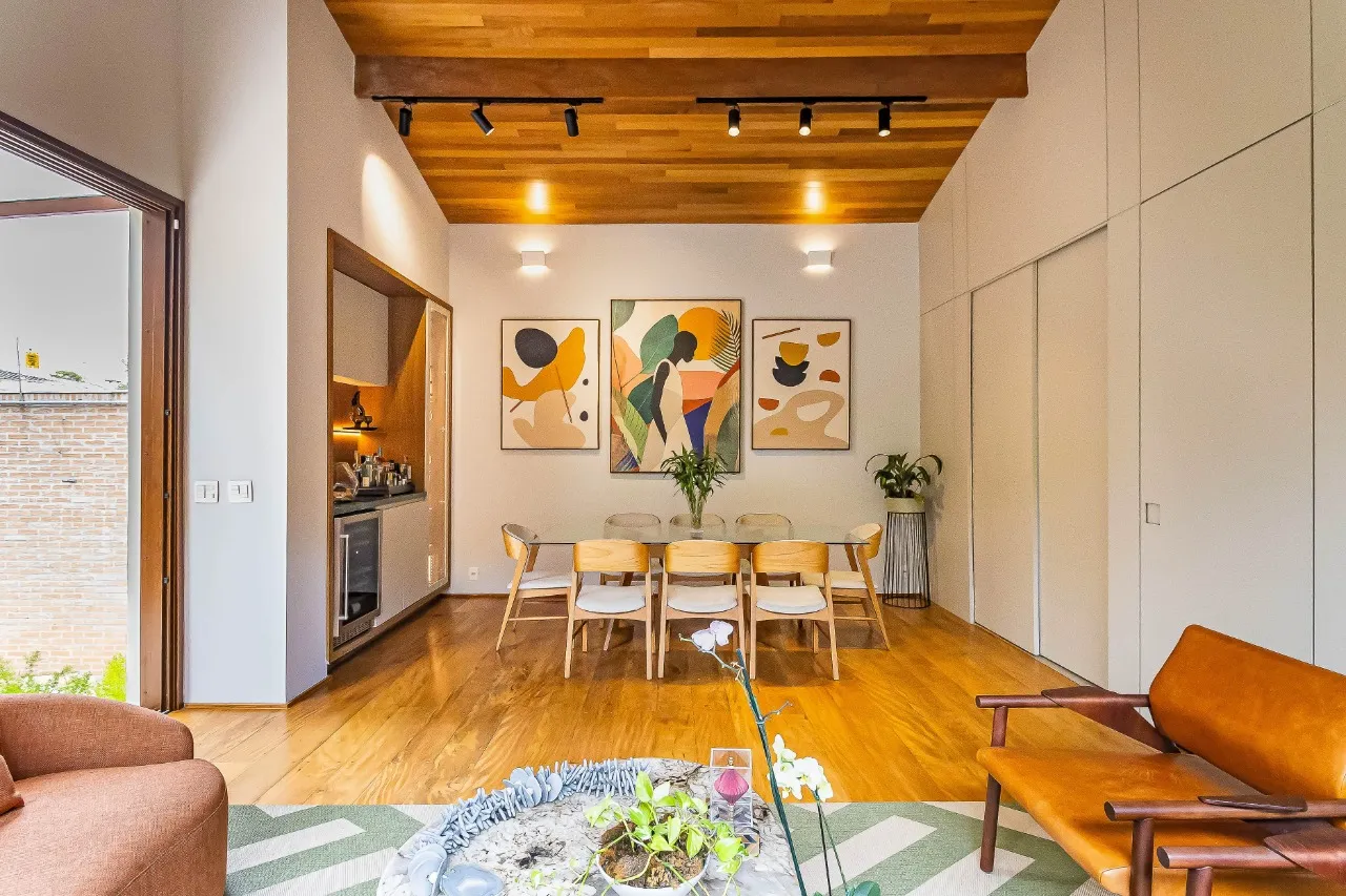 Casa térrea na Moema com ares de casa de campo, com reforma bacana, jardim agradável. – 9638