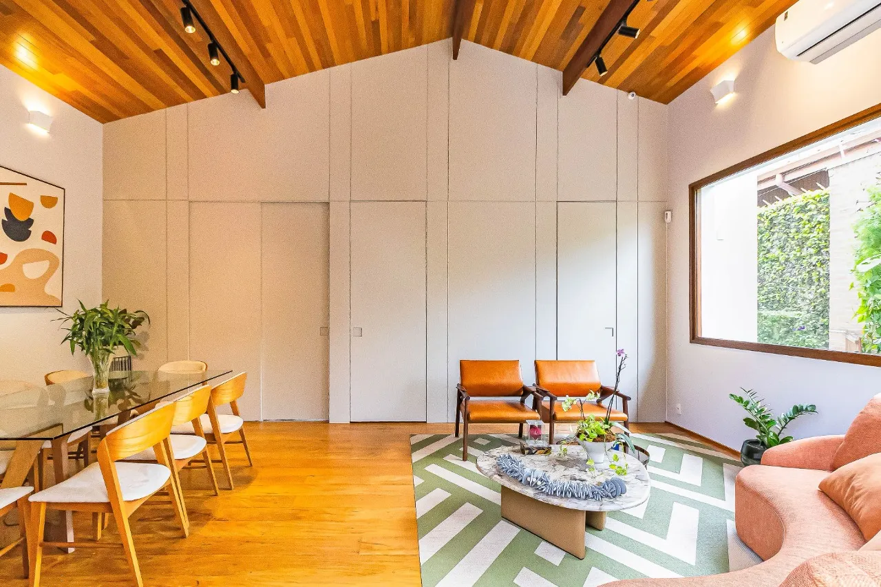 Casa térrea na Moema com ares de casa de campo, com reforma bacana, jardim agradável. – 9638