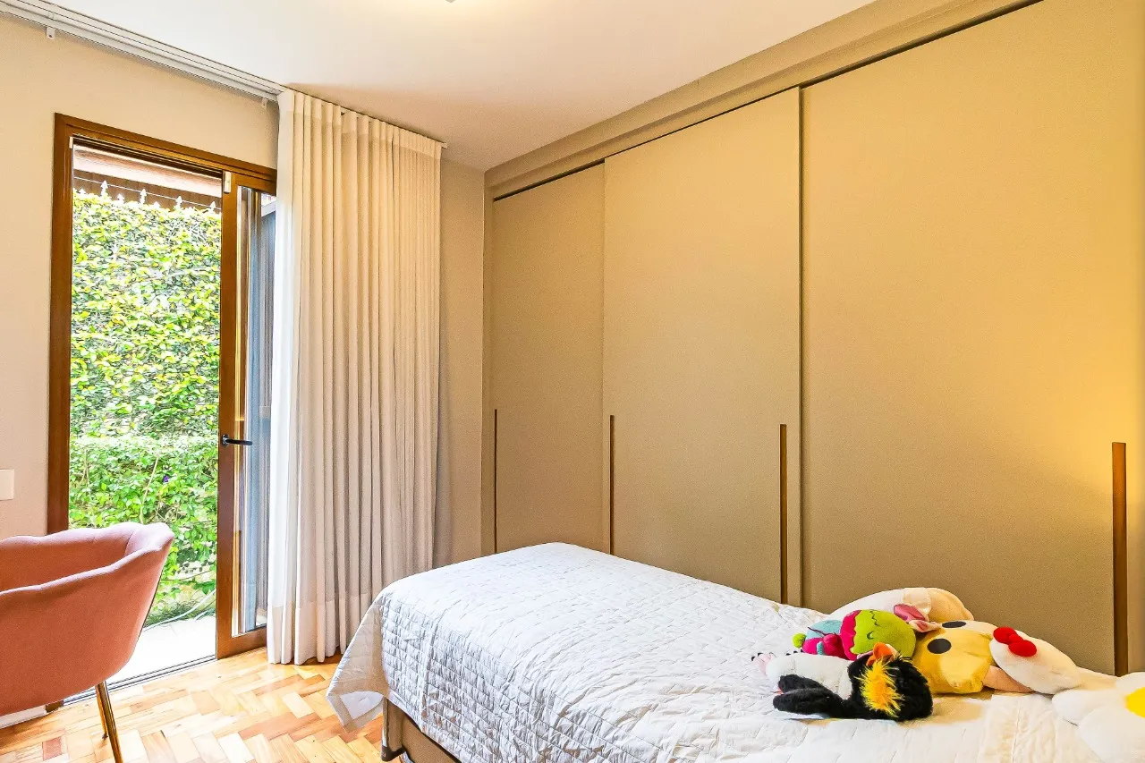 Casa térrea na Moema com ares de casa de campo, com reforma bacana, jardim agradável. – 9638