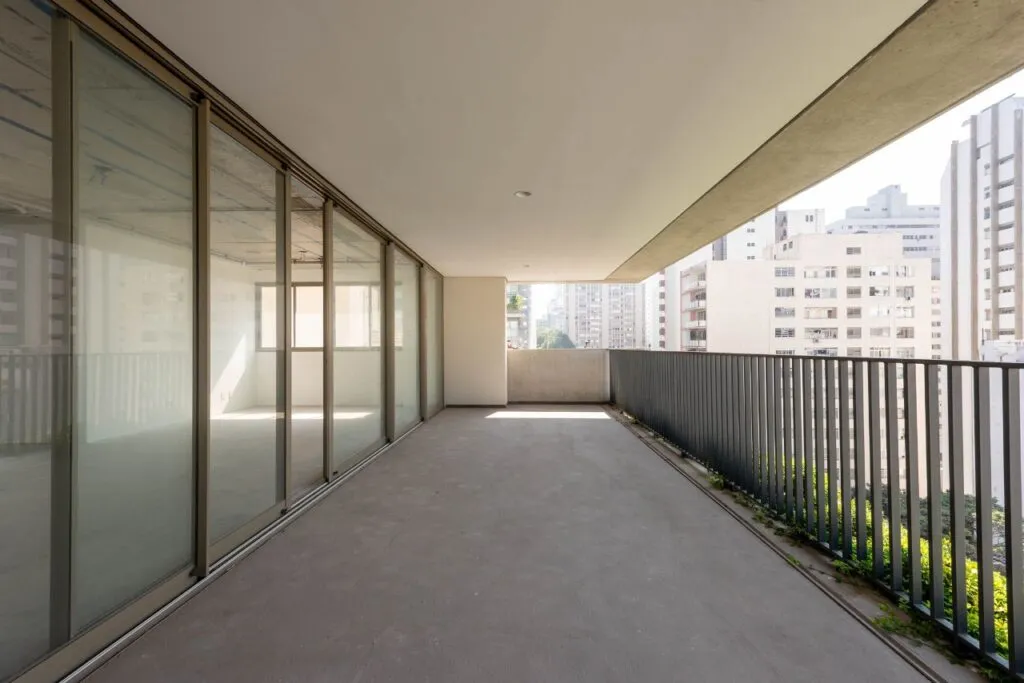 Apartamento à venda em prédio novo com lazer e 3 vagas na parte plana do Jardim América – AP7668