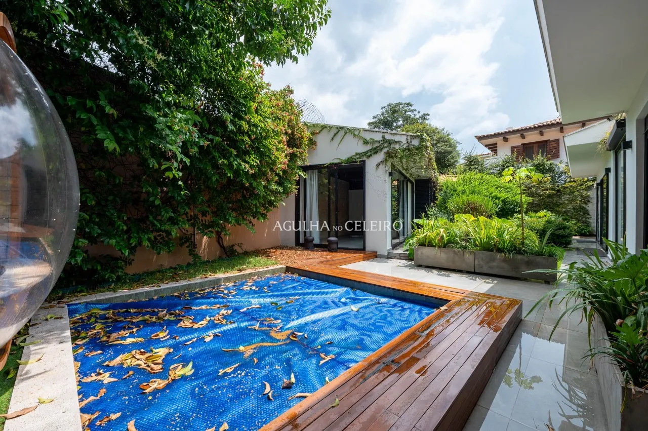 Casa com piscina e sauna à venda em Alto de Pinheiros – CA0219
