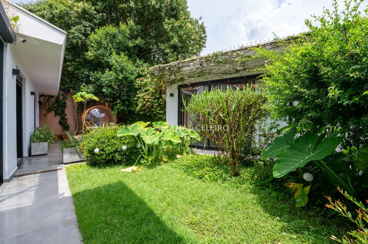 Casa com piscina e sauna à venda em Alto de Pinheiros – CA0219