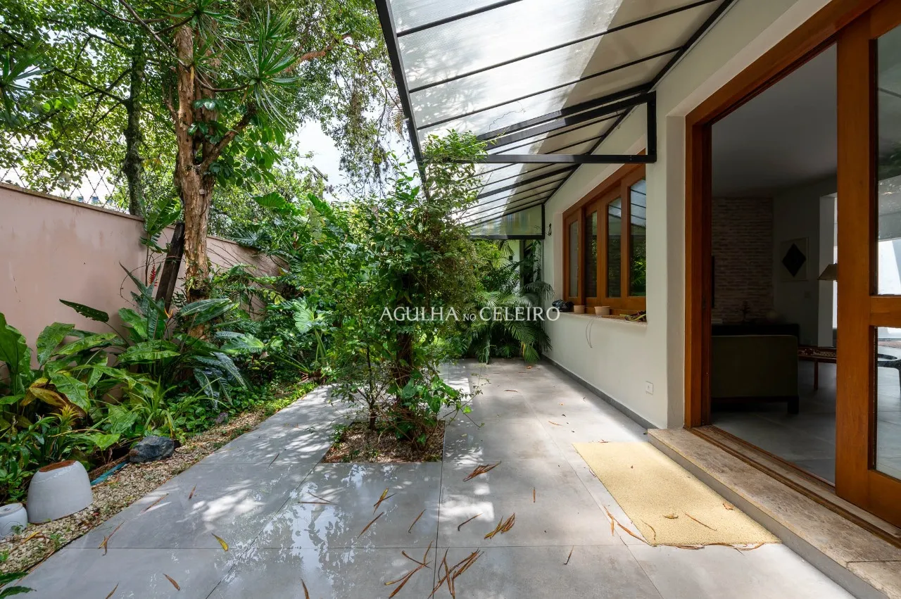 Casa com piscina e sauna à venda em Alto de Pinheiros – CA0219