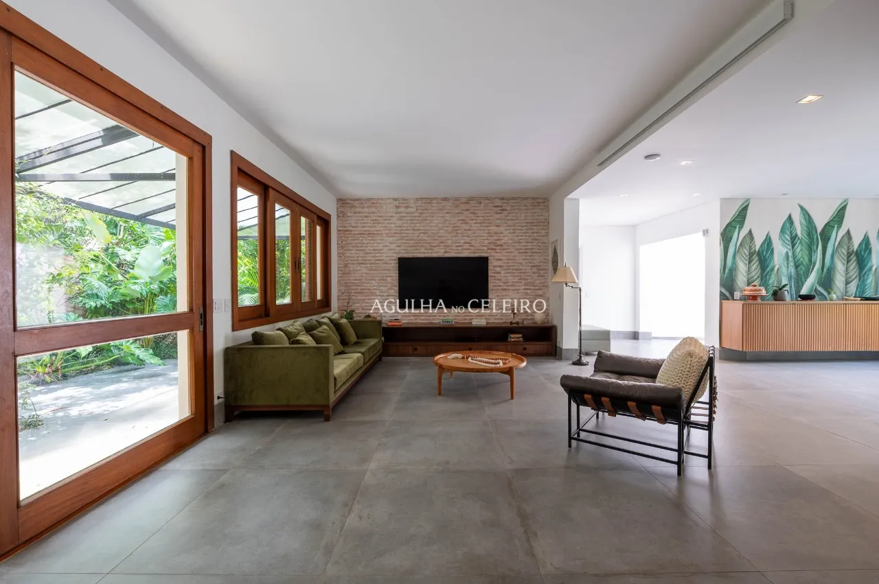 Casa com piscina e sauna à venda em Alto de Pinheiros – CA0219