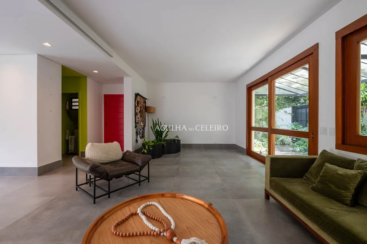 Casa com piscina e sauna à venda em Alto de Pinheiros – CA0219