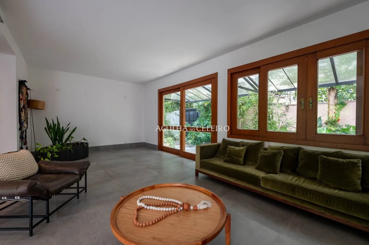 Casa com piscina e sauna à venda em Alto de Pinheiros – CA0219